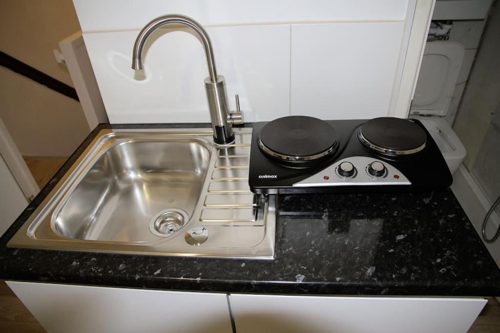 Ensuite With Kitchen Stunning Double-Bed Room In Zone 2 London Exterior photo